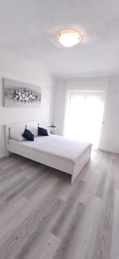 Vila Sentio Mare-Apartments Livaic Zeljko Pirovac Exterior photo